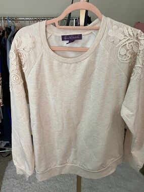 Gloria Vanderbilt Cream Crewneck Pullover